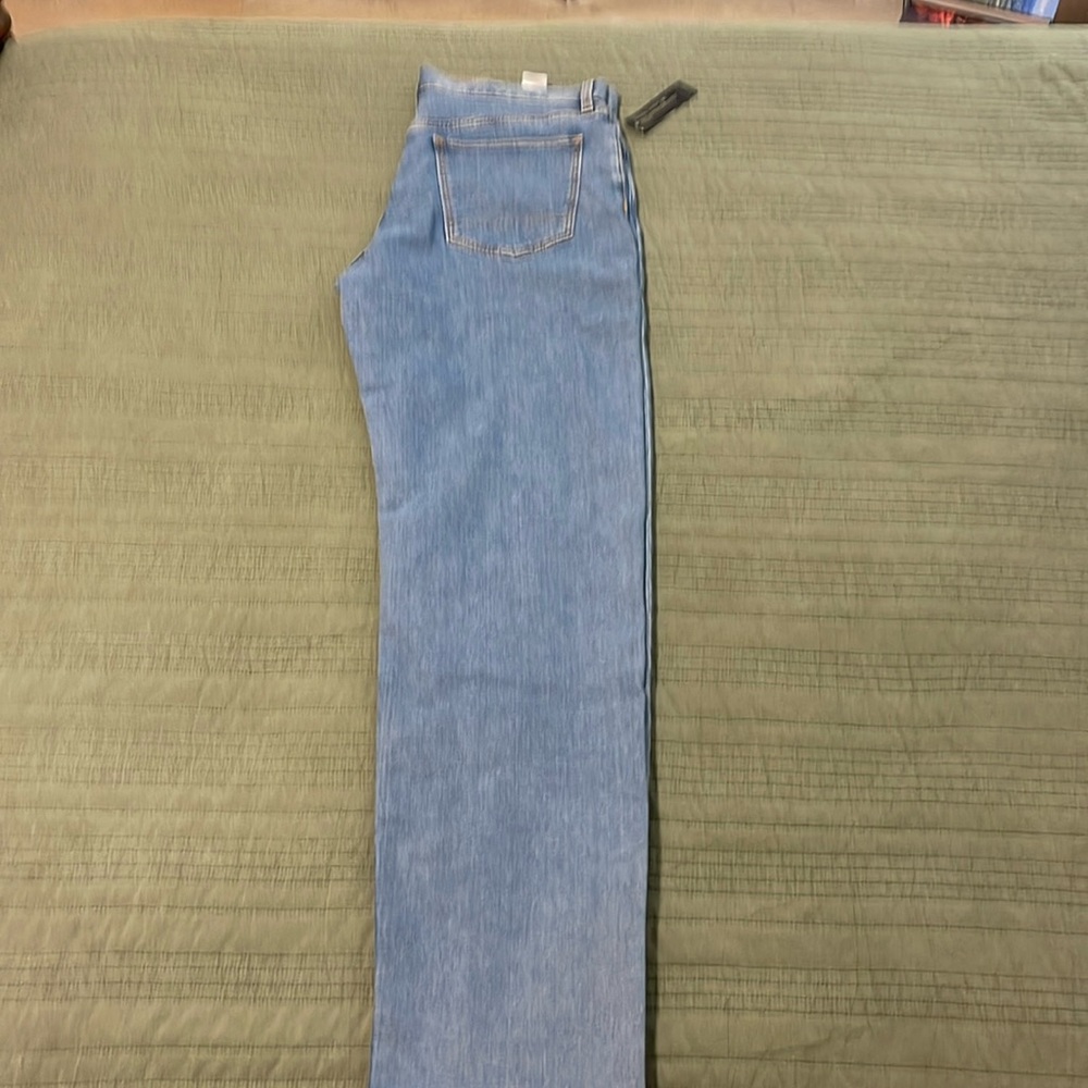 Brand New with Tags Banana Republic Mens Traveler Jeans.Straight Fit Size 34x36.